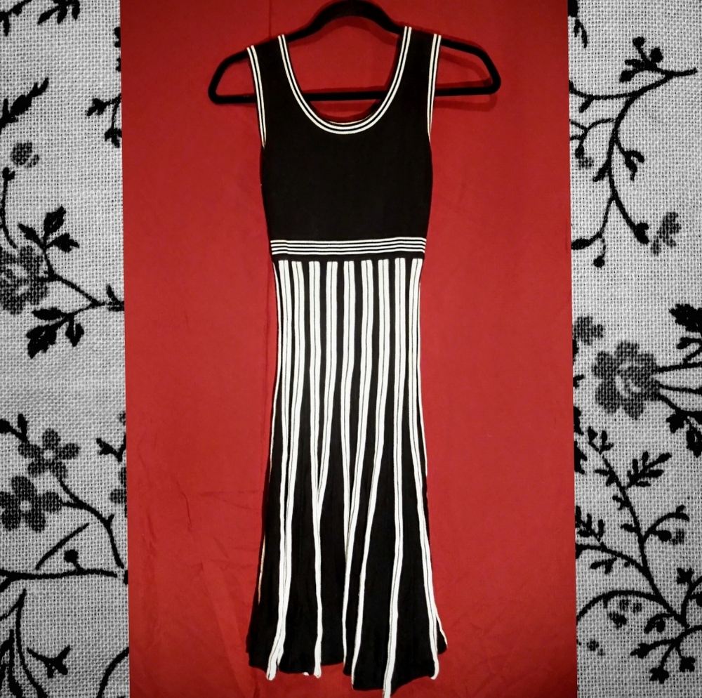 Max Studio black and white sweater dress XS